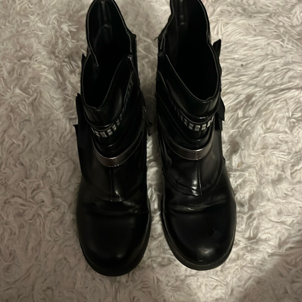 Black boots with a bow